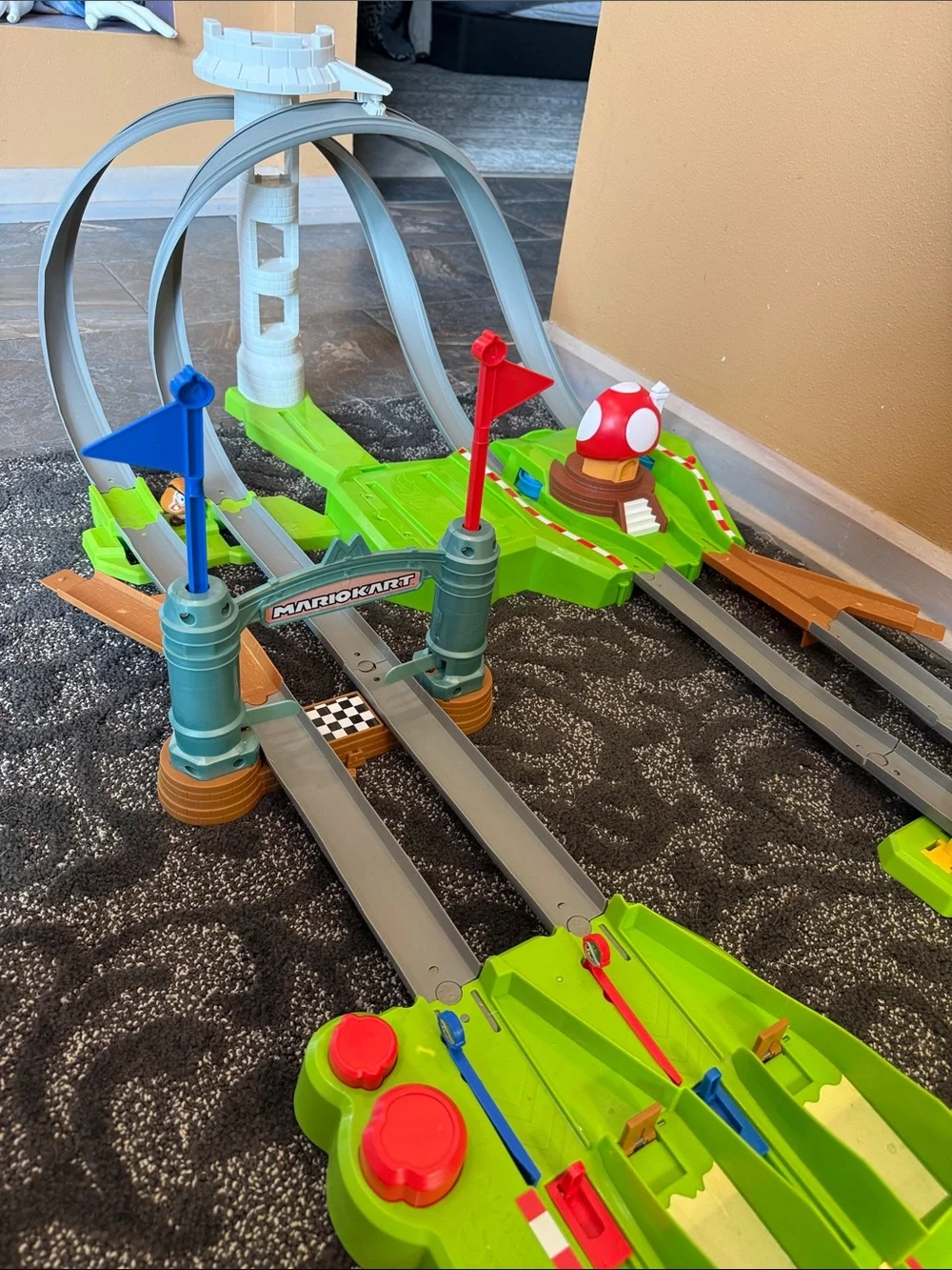 Hot Wheels Mario Kart Circuit Track Set Racing Playset Racecar